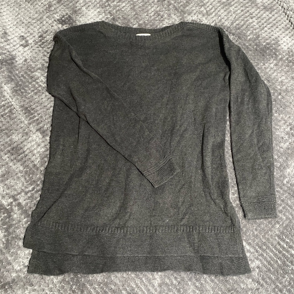 Grey long sleeve sweater